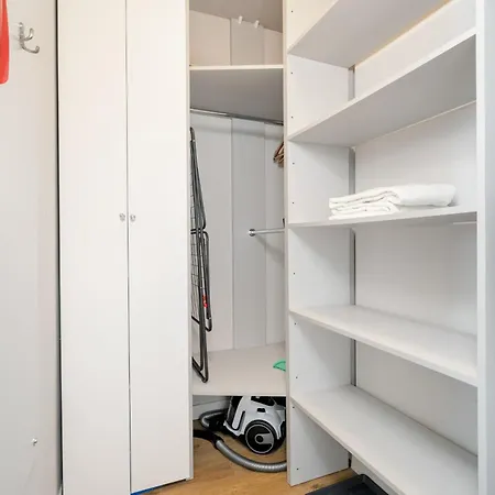 Studio In Jezyce Near City Centre By Renters Lejlighed